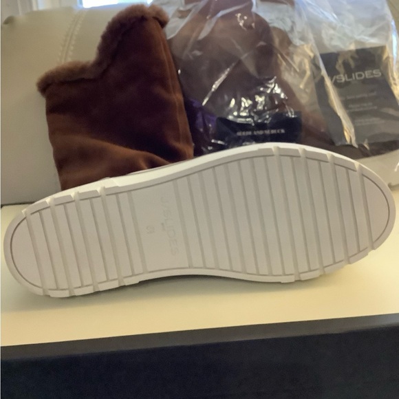 J/Slide Suede Norie High Shaft Sporty Brown Boots
Size 6.5 New in Box - Picture 4 of 6